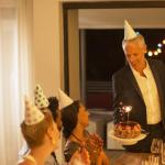 Прикольный сценарий дня рождения мужчины для празднования в любых условиях — дома, на природе, в ресторане