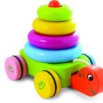 Pri kateri starosti začne otrok sestavljati piramido in kako otroka naučiti, da hitro in pravilno zloži igračo?